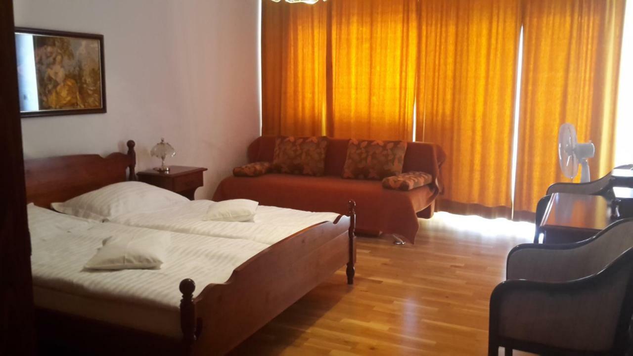 As Brela Hotel Exterior photo