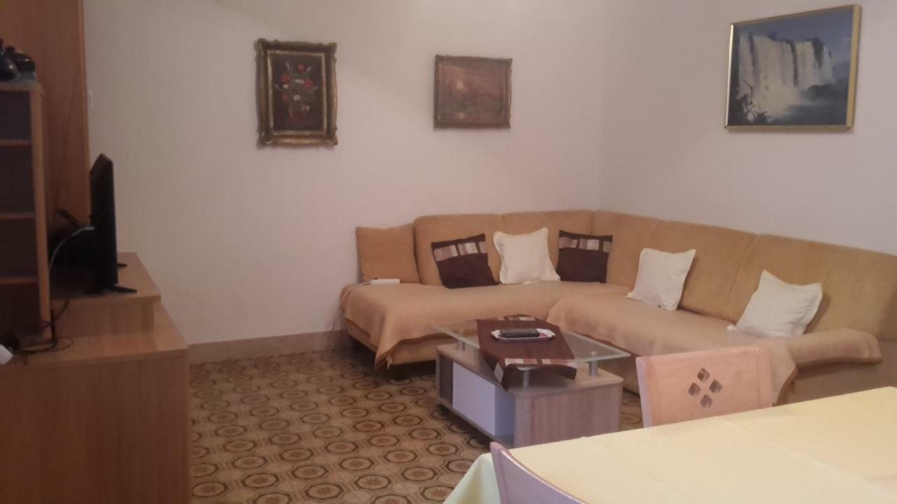 As Brela Hotel Exterior photo