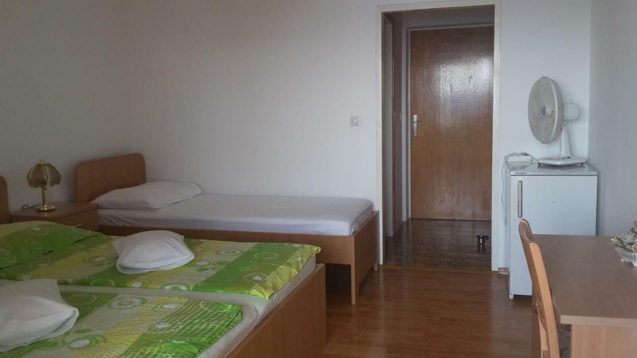 As Brela Hotel Exterior photo