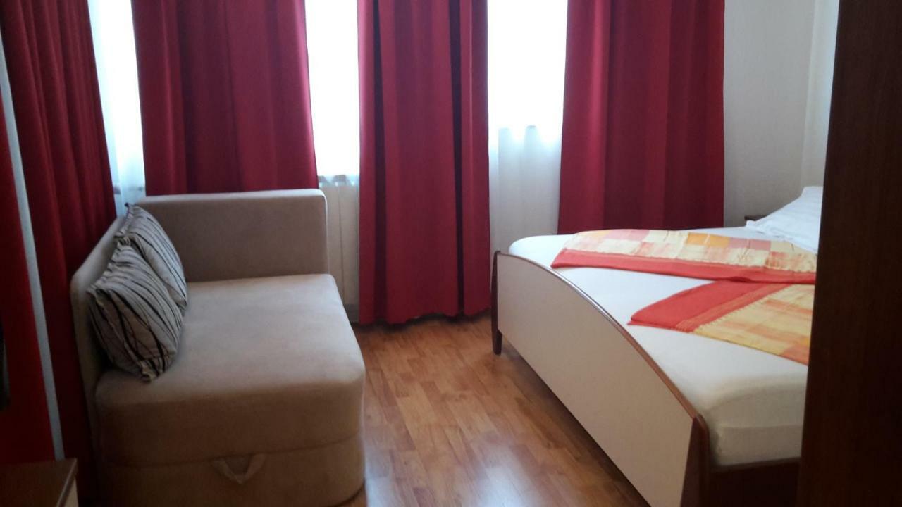 As Brela Hotel Exterior photo